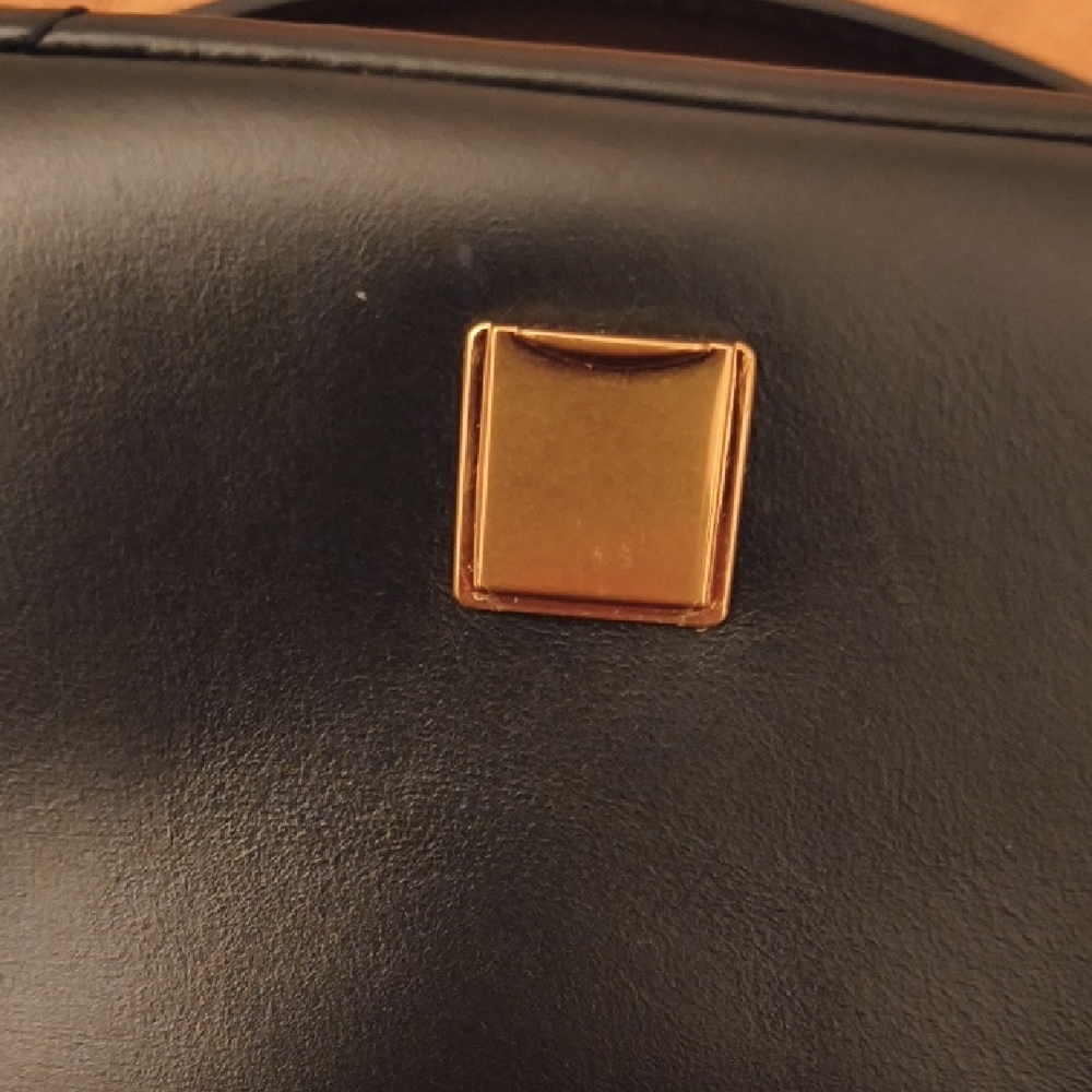 Tory Burch Kira Shoulder Bag - Picture 8 of 9